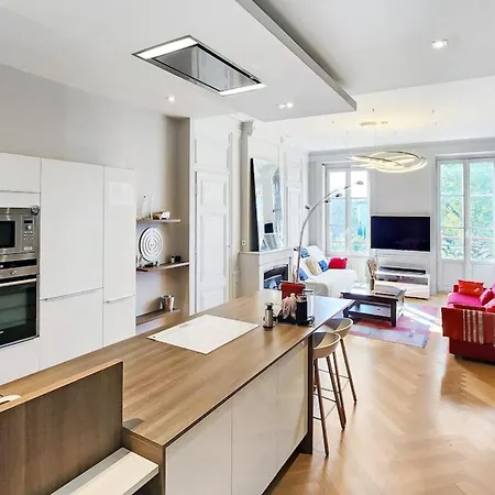 Apartment Place Carnot *